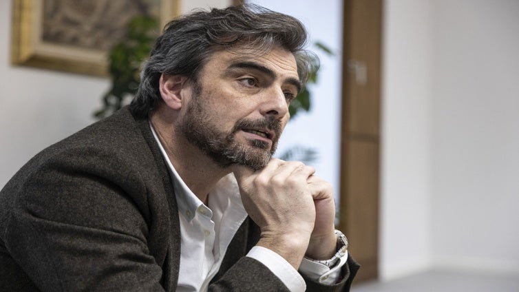 Diego Calvo, conselleiro de Presidencia: «Los hospitales de Vigo y La Coruña sólo tenían energía para 5 o 6 horas»