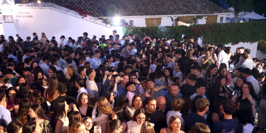 Las Cruces de Córdoba terminan con 735 denuncias por botellón y una caída del 85 % la última noche