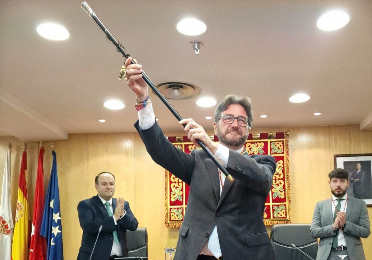 El alcalde de Pinto, Salomón Aguado, cuando fue investido en 2023