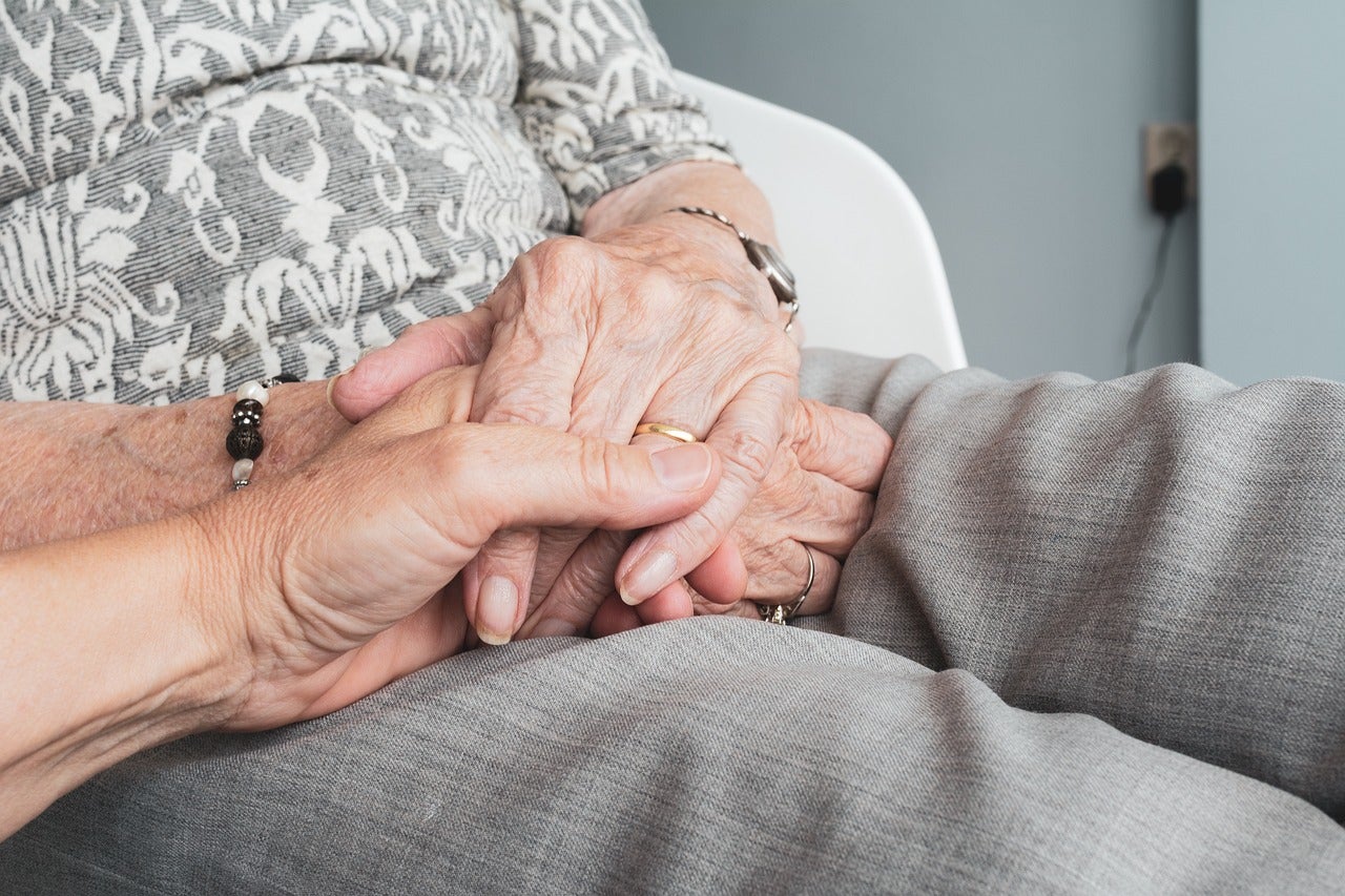 Una mujer denuncia a su abuela por okupar su casa en Madrid y la Justicia dicta sentencia: «Pretende construir un relato alternativo»