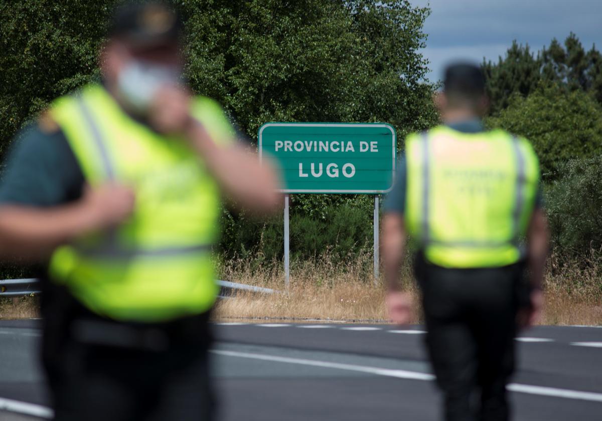 Agentes de Guardia Civil en la provincia de Lugo.