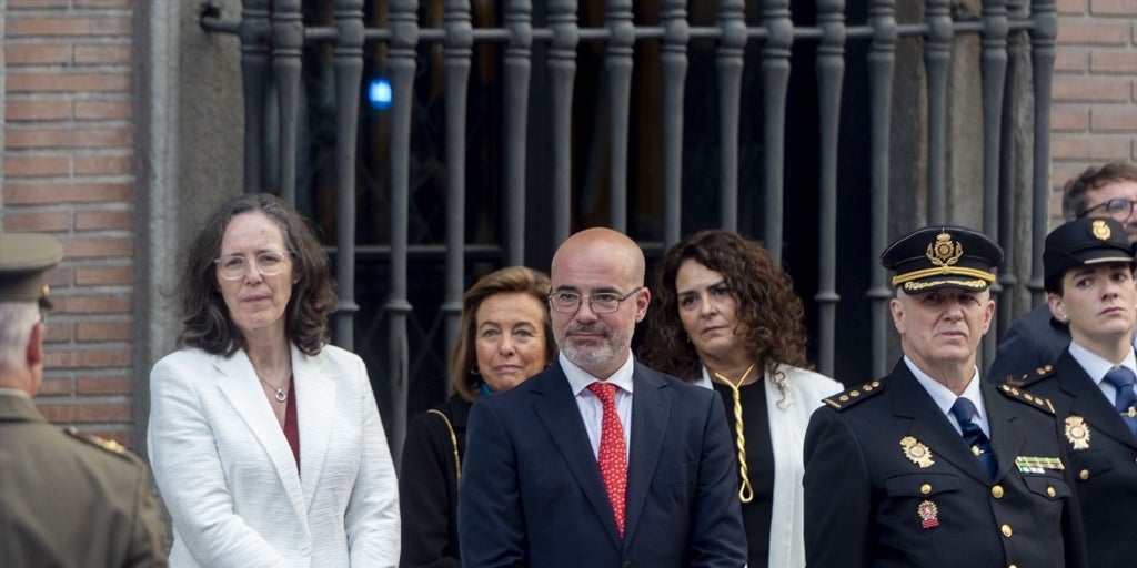 El juez imputa al delegado del Gobierno en Madrid por la contratación de la asesora de Begoña Gómez