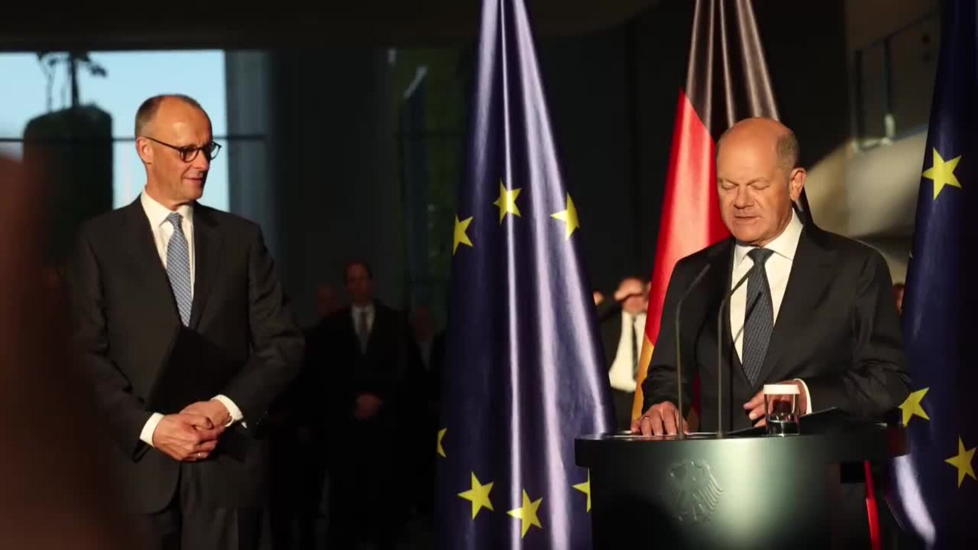 El canciller Merz asiste a la ceremonia de traspaso de poderes en la Cancillería