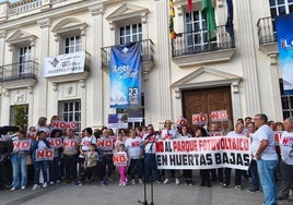 Los vecinos de las Huertas Bajas de Cabra se manifiestan en contra de la instalación de la planta fotovoltaica