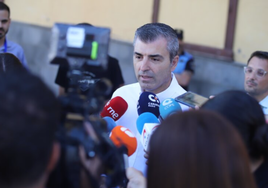 Domínguez cree que el Gobierno «toma el pelo» a Canarias con los menores migrantes y le insta a que cumpla la ley