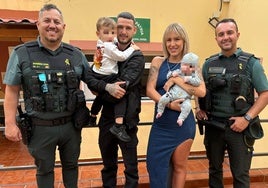 La Guardia Civil salva la vida al bebé de una familia que acudió al cuartel en busca de ayuda