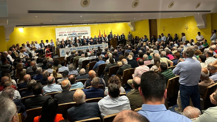 Acto en la Cámara de Comercio de Murcia, este martes, de apoyo a los regantes del SCRATS