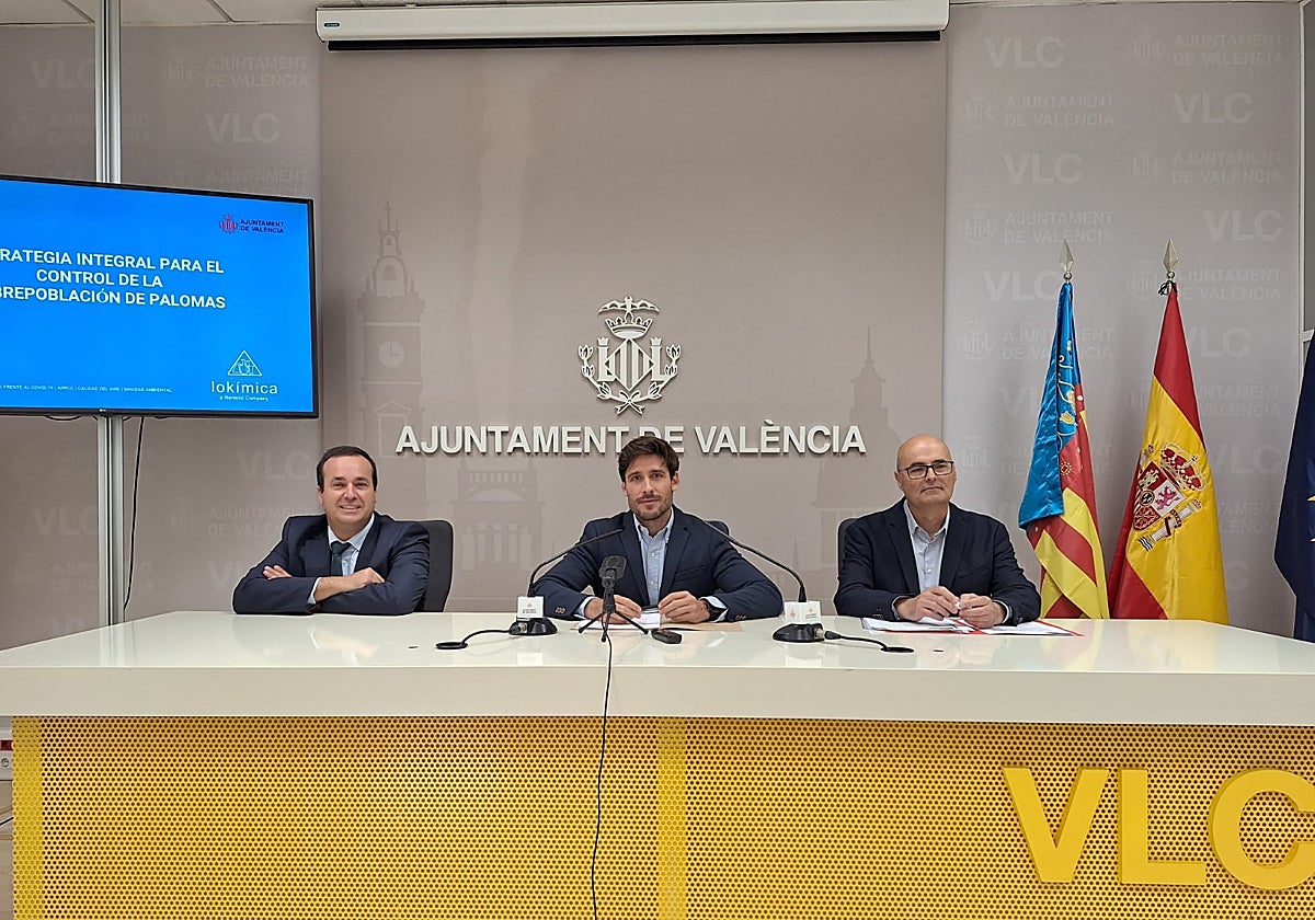 Gerente de Lokímica, Noé García; el portavoz municipal, Juan Carlos Caballero; responsable técnico Lokímica, Jesús López