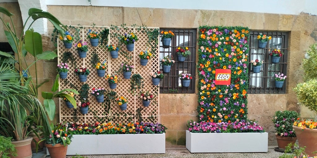 No son flores: así es el patio de Lego más impresionante de Córdoba con más de 120.000 piezas