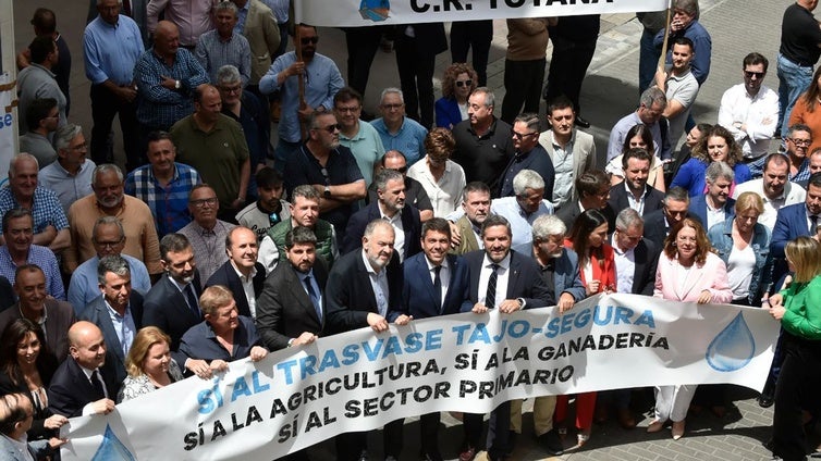 «¡Hasta aquí hemos llegado!», claman los regantes murcianos contra el recorte del trasvase Tajo-Segura