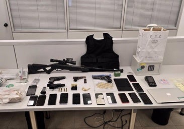 Armas, dinero y material incautado en la operación de la Benemérita