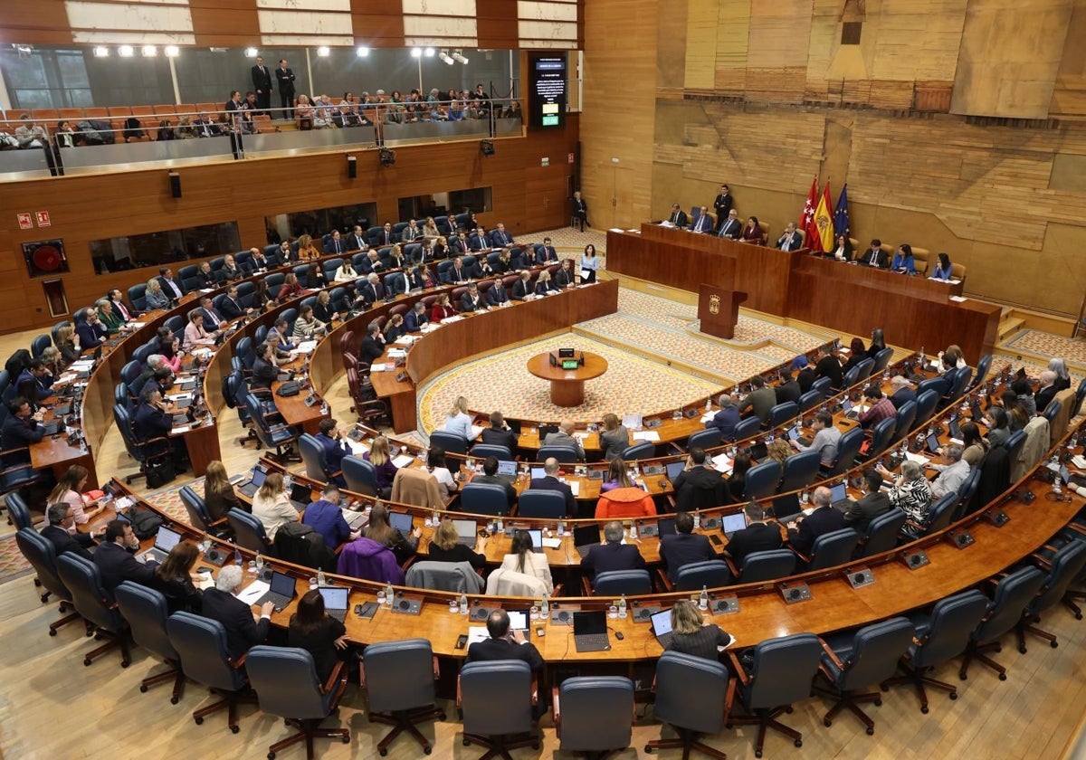 Pleno de la Asamblea de Madrid, presidido por Enrique Ossorio