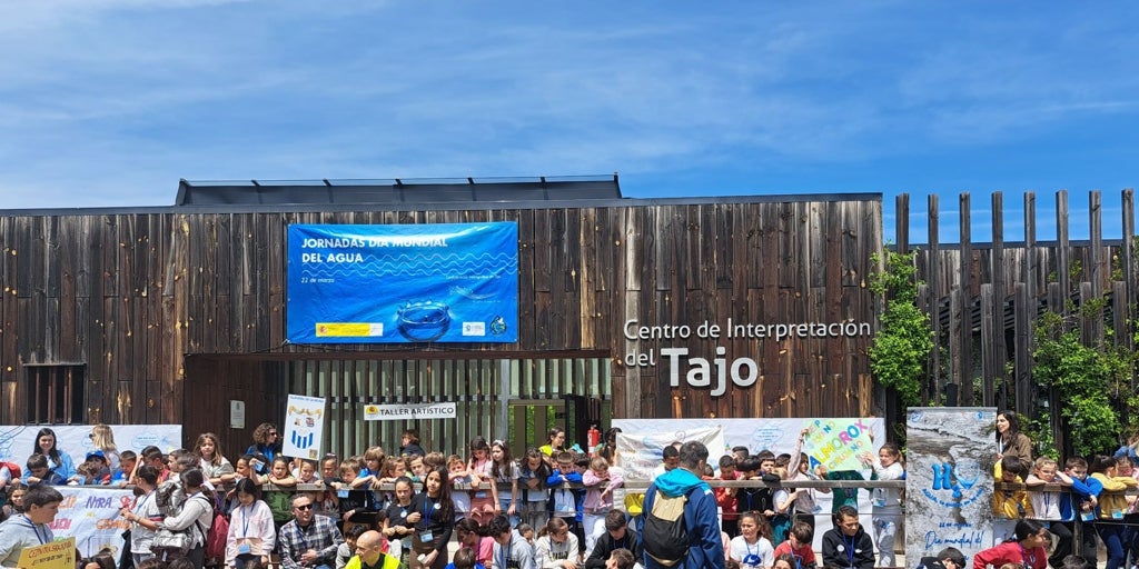 200 escolares celebran el Día Mundial del Agua con una jornada de educación ambiental en Cazalegas
