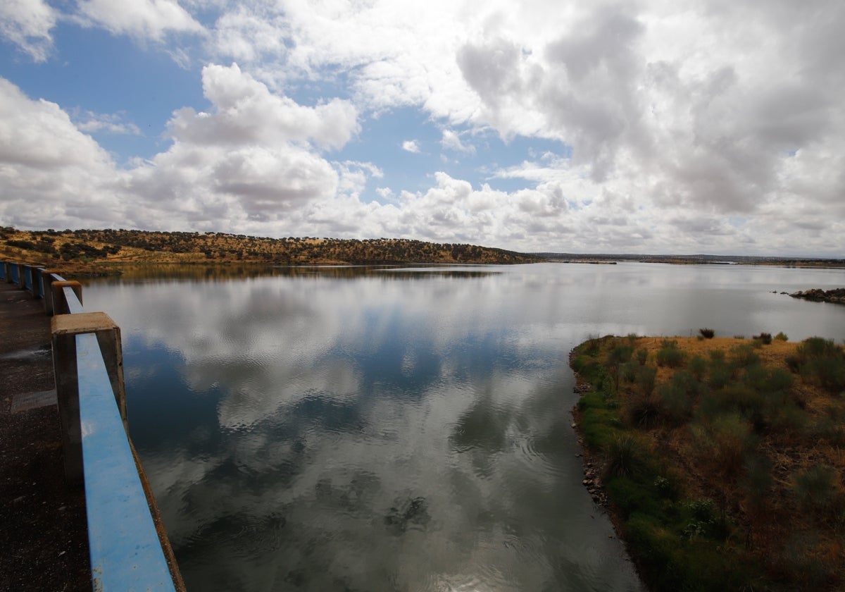 Presa del embalse de La Colada, en el término municipal de El Viso