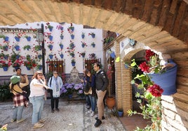 Una controladora de los Patios de Córdoba te da un consejo clave para visitarlos: «La hora punta de las colas es...»