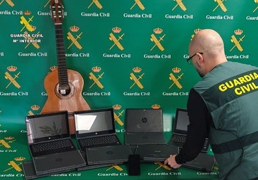 Detenido un joven por robar 19 portátiles, un móvil y una guitarra en un colegio de Palencia