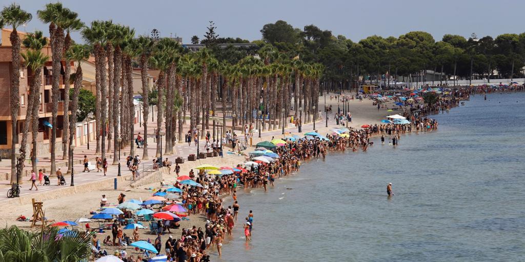 Muere una anciana mientras se bañaba en una playa de Murcia