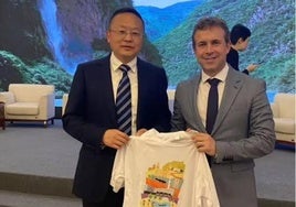 China paga un viaje al alcalde de Jaén y ediles del bloque de Sánchez para estrechar lazos entre «ciudades cercanas e iguales»