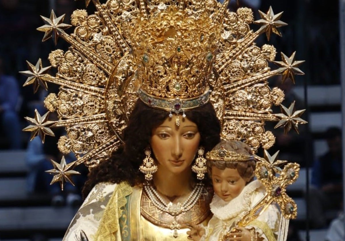 Imagen de la Virgen de los Desamparados