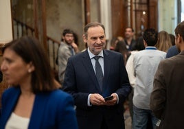 El exministro José Luis Ábalos, imputado por el caso Koldo, este jueves, en los pasillos del Congreso