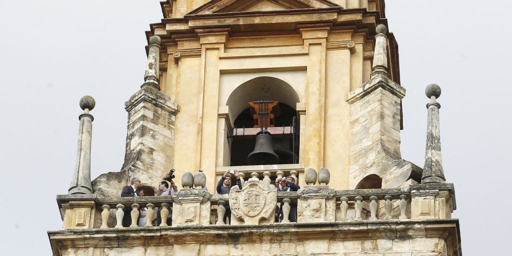 Las campanas de la Catedral y las iglesias de Córdoba repican por el nuevo Papa León XIV
