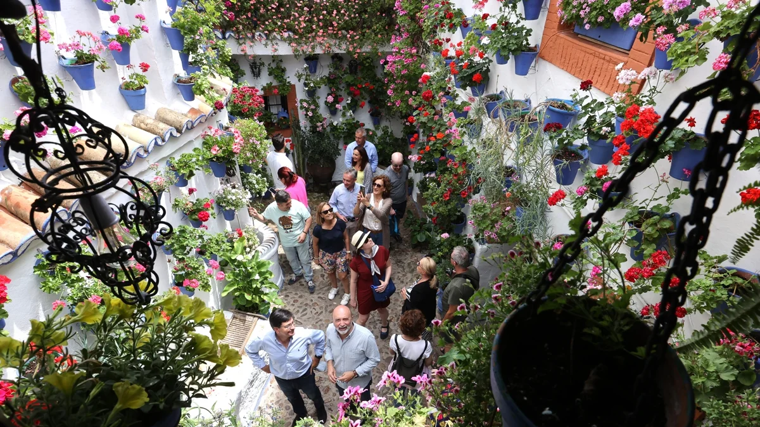 Turistas en el patio de la calle Postrera, 28, en una imagen de archivo