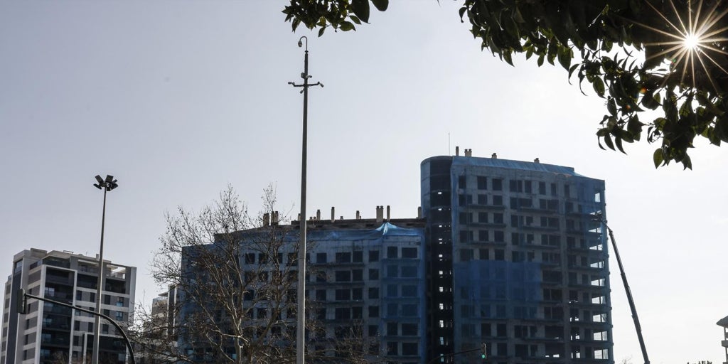 El juez rechaza investigar a la empresa que fabricó el revestimiento del edificio incendiado de Campanar