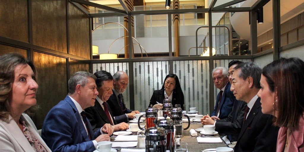 La Junta y Japan Trade Bureau firman un acuerdo para fomentar el turismo japonés a la región