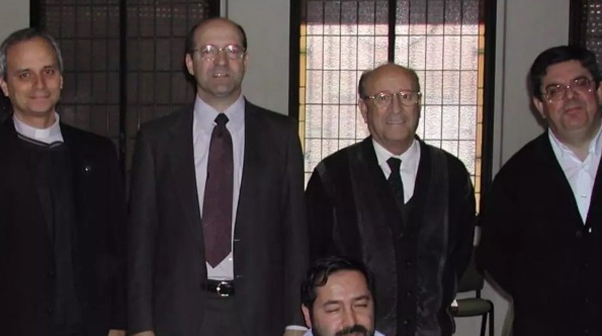 Prevost (a la izquierda)con tres directores del Colegio San Agustín cuando era general de la orden, en en 2005 en Zaragoza.