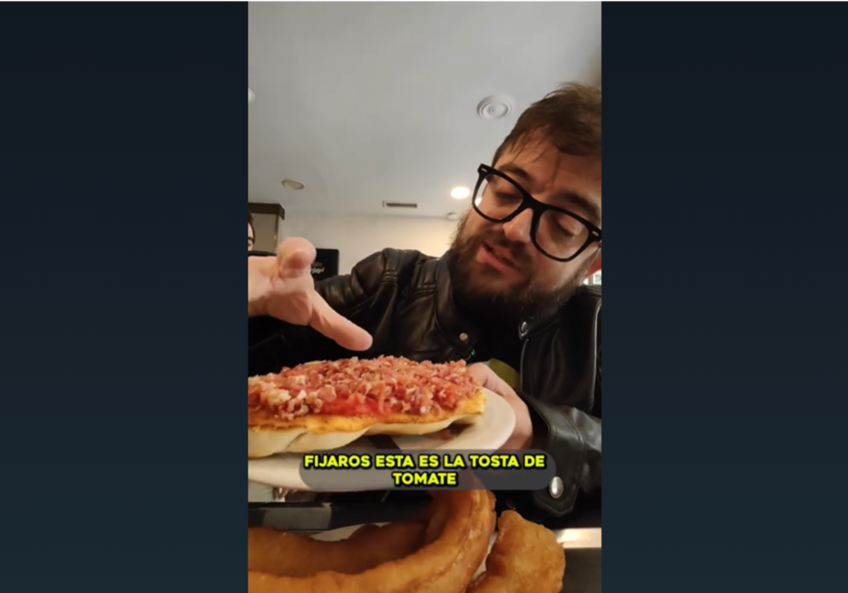 Un madrileño prueba la tostada más famosa de Córdoba y esta es su reacción: «En Madrid nos tangan»