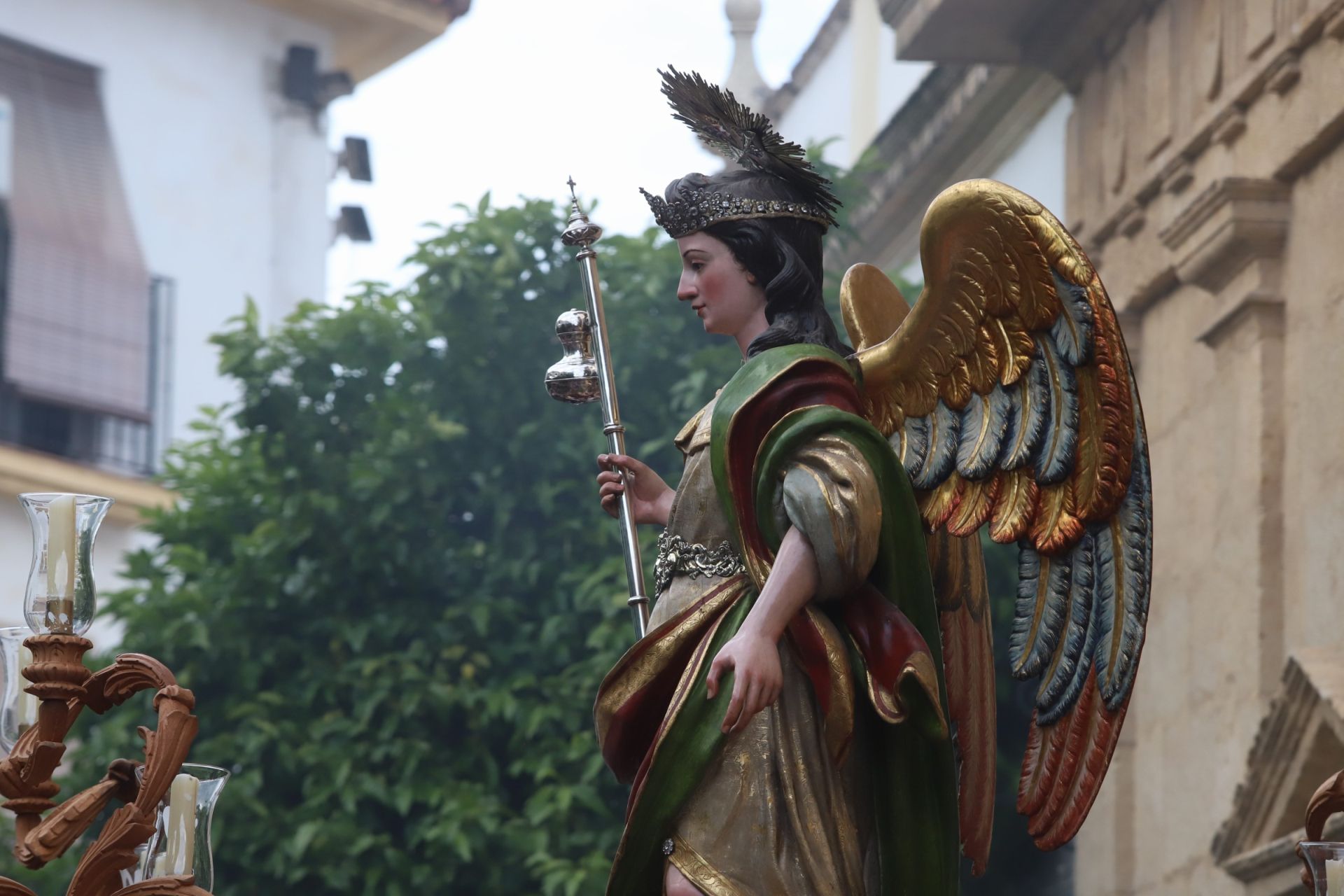 Las mejores imágenes de la sobria y elegante procesión de San Rafael por Córdoba