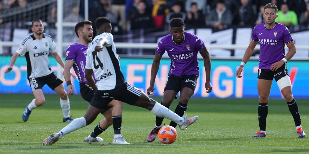 El Córdoba CF pierde el tren del play off en una tarde de errores en Burgos (3-2)