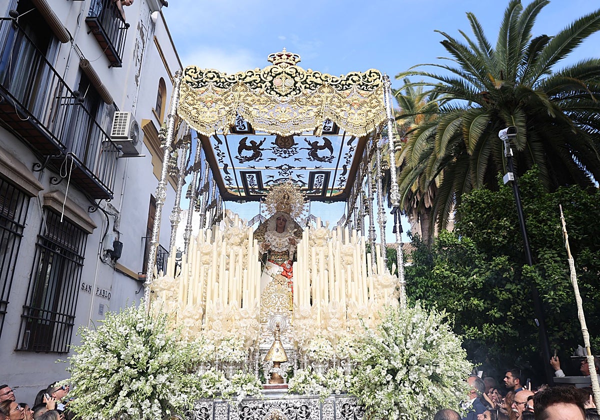 María Santísima de la Esperanza, en su palio, el Domingo de Ramos