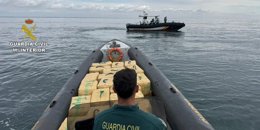 La Guardia Civil da caza a una embarcación con casi 4.000 kilos de hachís a bordo en el río Guadiana