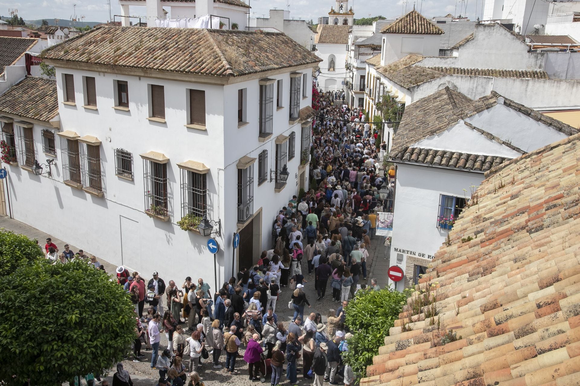 En imágenes, los abarrotados Patios de Córdoba el primer sábado del festival
