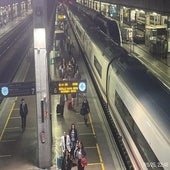 El tren debía llegar a las 21.14 y lo hizo a las 22:44.