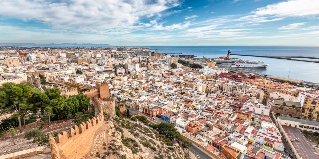 La inmigración eleva la población en Almería y le arrebata a Córdoba la quinta posición en Andalucía