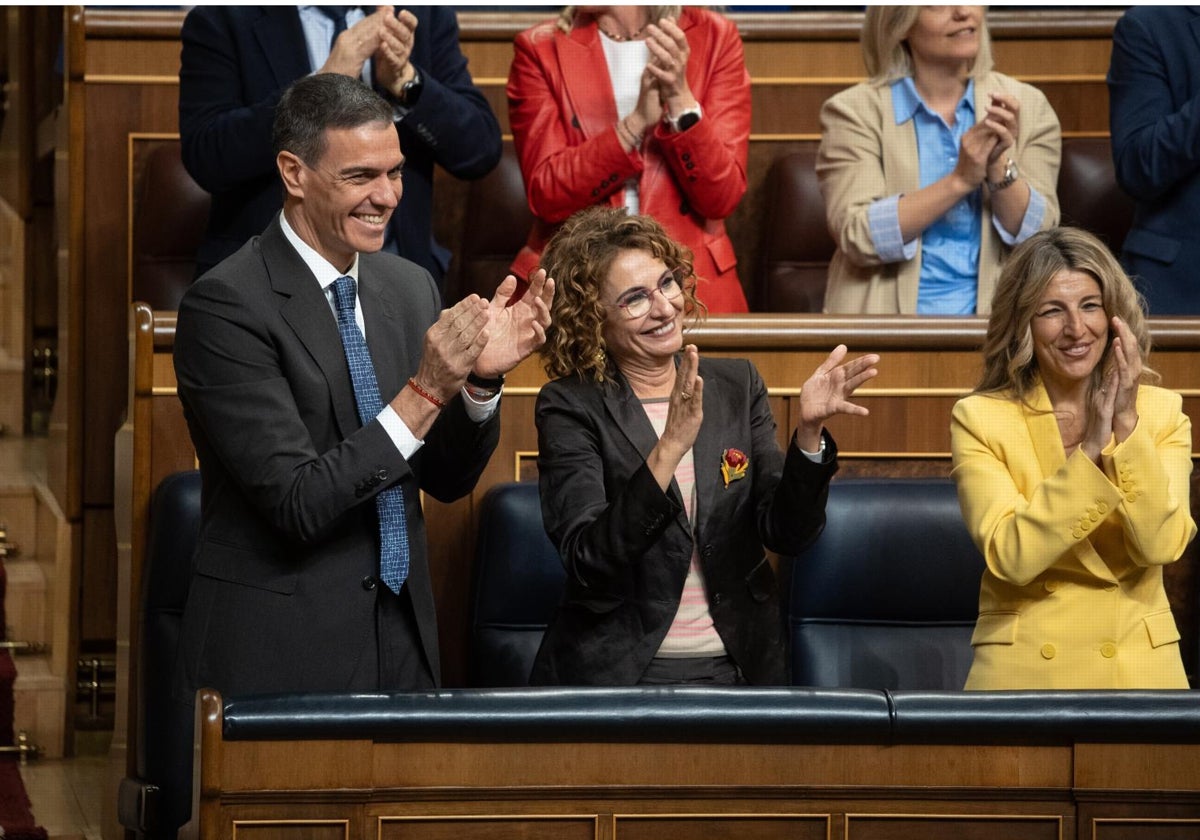 Pedro Sánchez, María Jesús Montero y Yolanda Díaz.