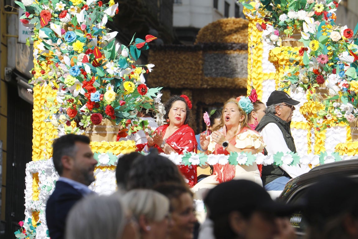 La colorida romería de la Virgen de Linares de Córdoba, en imágenes