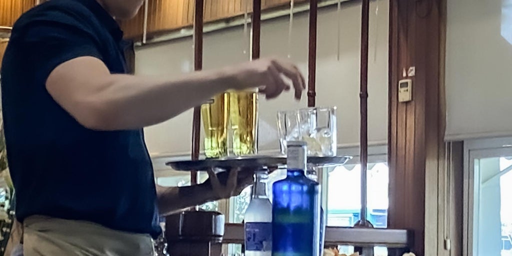 El gesto que irritó a un camarero y al dueño del bar: «Es una falta de respeto en España»