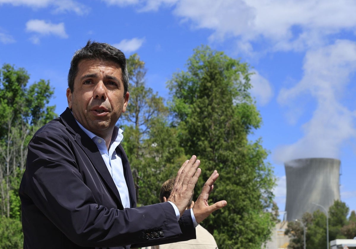 Imagen del presidente de la Generalitat Valenciana, Carlos Mazón, este lunes en la central nuclear de Cofrentes