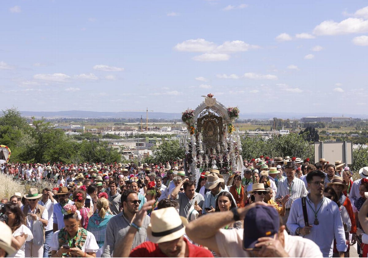 Imagen de la salida de la Hermandad del Rocío de Triana en 2024