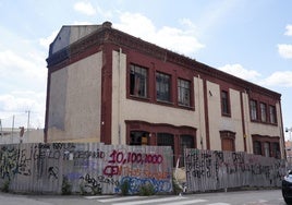 A la caza de un okupa por mutilar a otro en un edificio abandonado en Vallecas