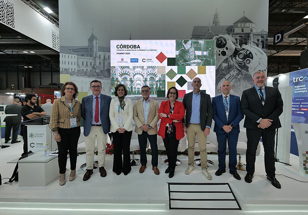 Blanca Torrent, en el centro con participantes en el evento