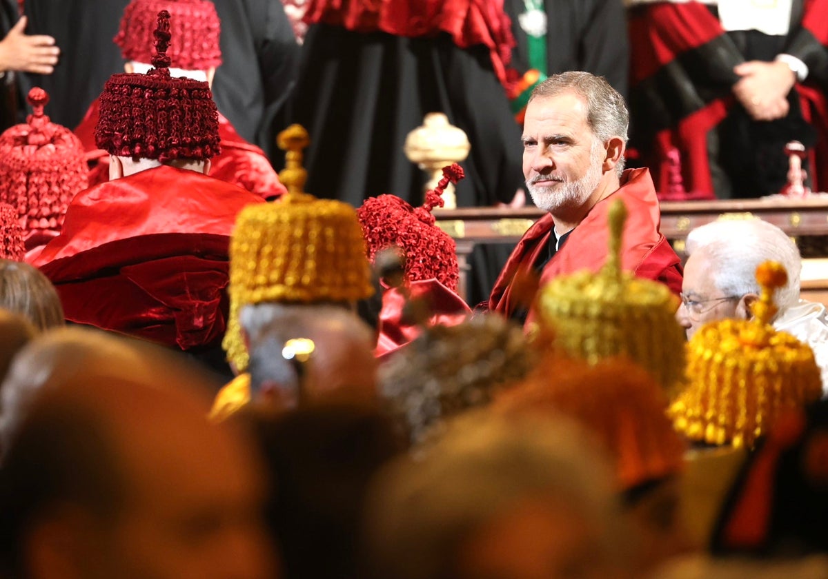 El Rey Felipe VI durante la ceremonia de investidura como Doctor Honoris Causa en Derecho