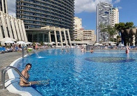 El senador de Benidorm Agustín Almodóbar saca adelante la prohibición de las reseñas anónimas en internet en el turismo