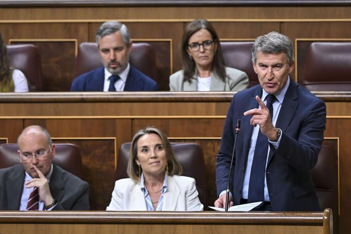 Alberto Núñez Feijóo, en el Congreso durante un control al Gobierno