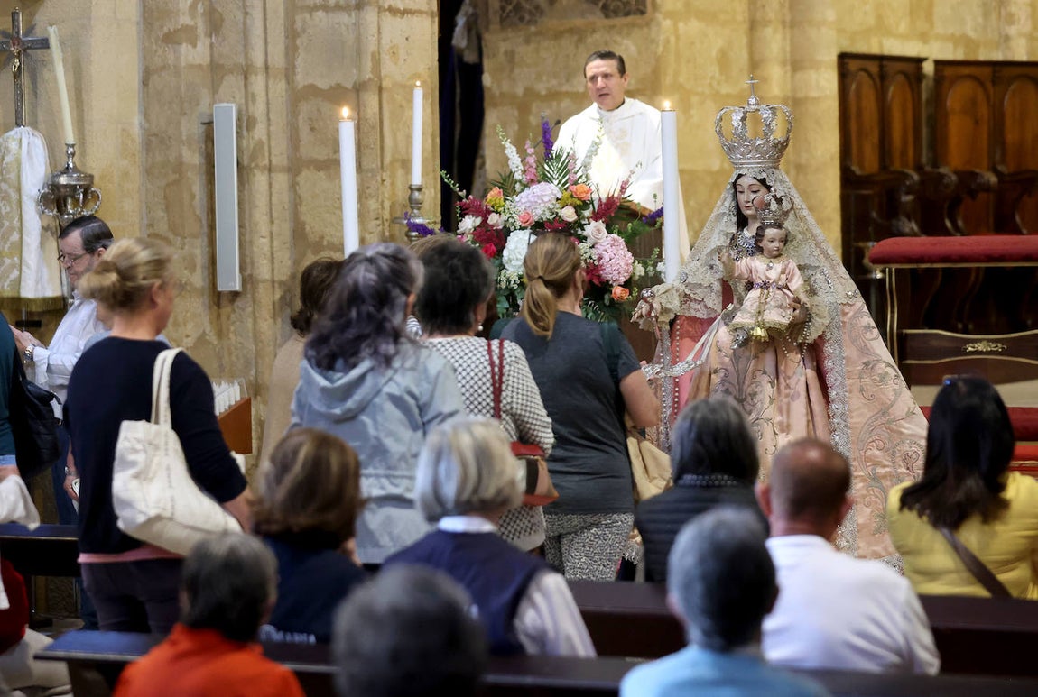 El besamanos a la Virgen de los Remedios en Córdoba, en imágenes