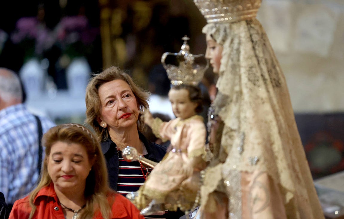 El besamanos a la Virgen de los Remedios en Córdoba, en imágenes
