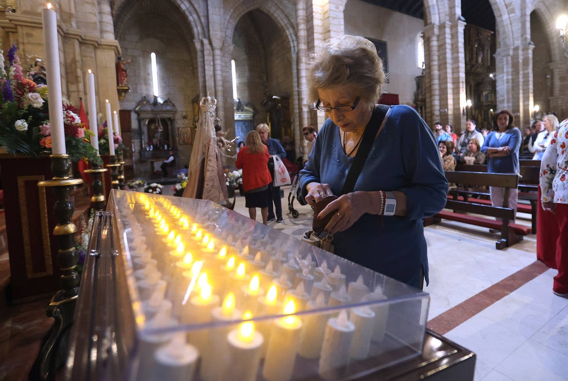 El besamanos a la Virgen de los Remedios en Córdoba, en imágenes